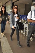 Kareena Kapoor snapped in Mumbai Airport on 20th Sept 2012 (9).JPG